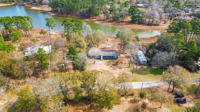 11759 W Hollyhill Drive, Plantersville, TX 77363