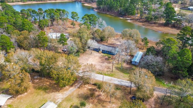 11759 W Hollyhill Drive, Plantersville, TX 77363