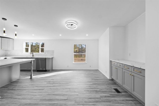 11759 W Hollyhill Drive, Plantersville, TX 77363