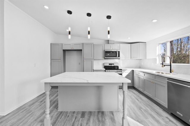 11759 W Hollyhill Drive, Plantersville, TX 77363