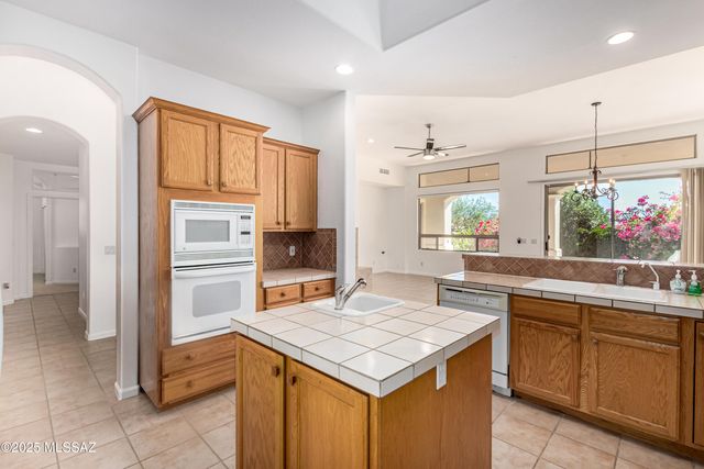 10094 E Stone Spring Place, Tucson, AZ 85749