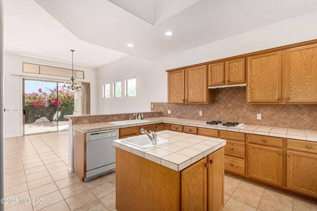 10094 E Stone Spring Place, Tucson, AZ 85749