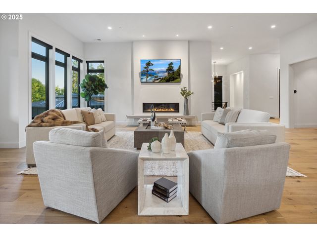 13581 GOODALL Rd, Lake Oswego, OR 97034