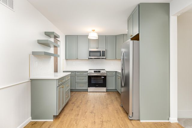 8915 Oakview Street, Plymouth, MI 48170