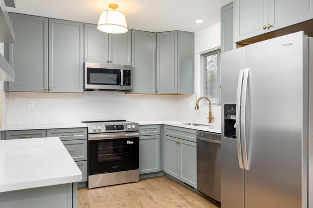 8915 Oakview Street, Plymouth, MI 48170
