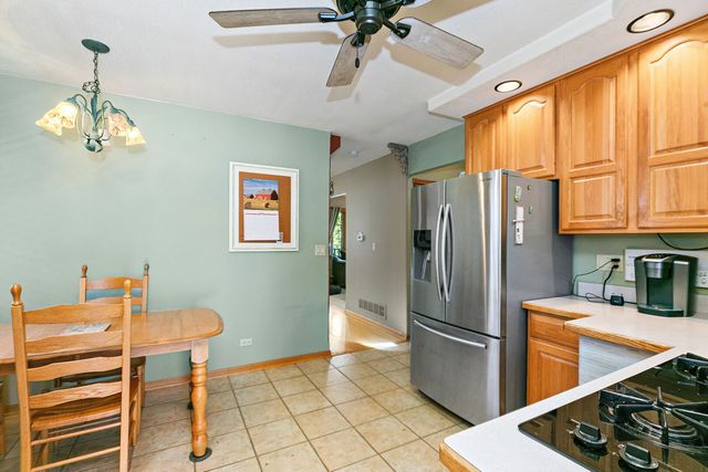 133 N Elroy Avenue, Bartlett, IL 60103