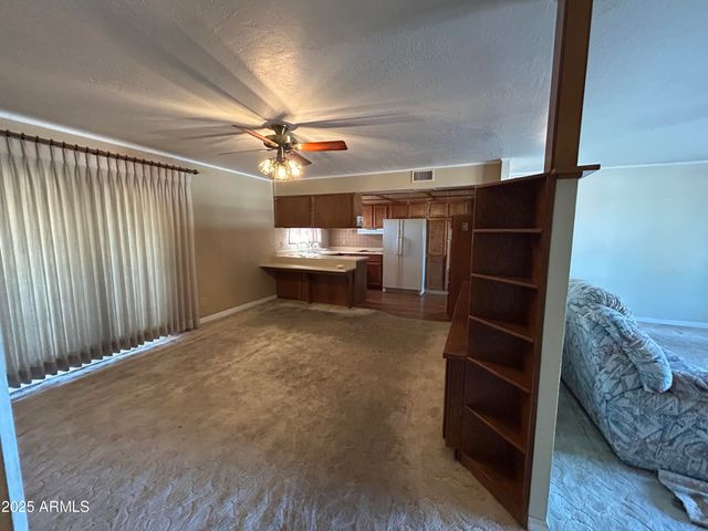 8243 W PICCADILLY Road, Phoenix, AZ 85033