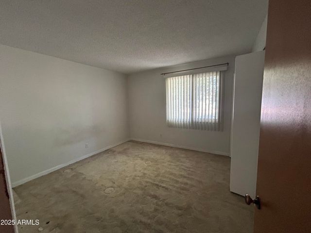 8243 W PICCADILLY Road, Phoenix, AZ 85033