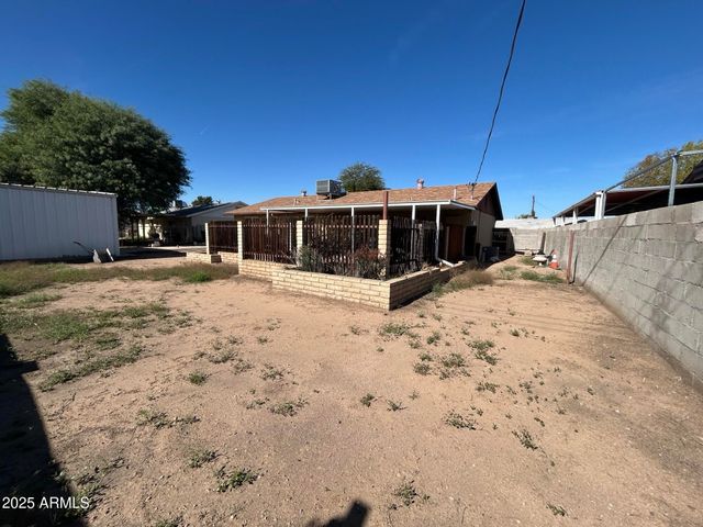 8243 W PICCADILLY Road, Phoenix, AZ 85033