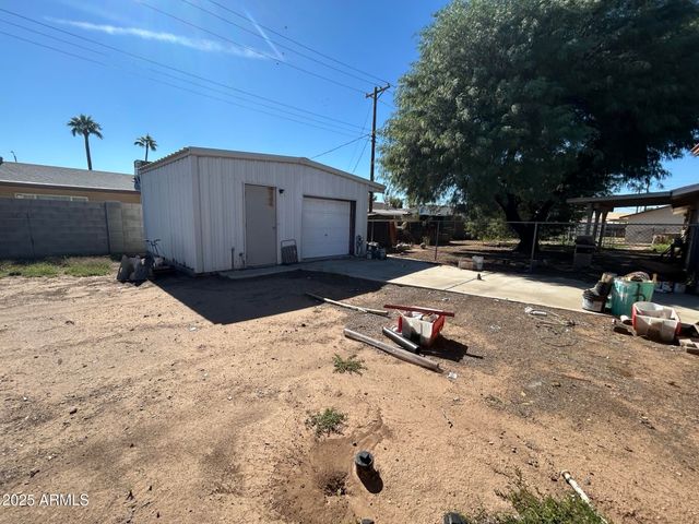 8243 W PICCADILLY Road, Phoenix, AZ 85033