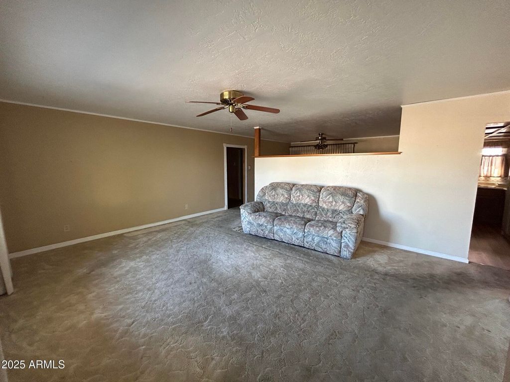 Image 10 of property listing at 8243 W PICCADILLY Road, Phoenix, AZ 85033