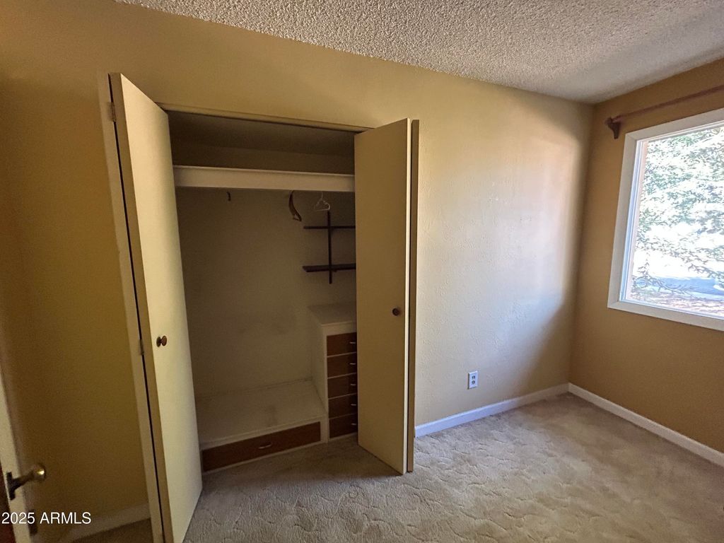 Image 14 of property listing at 8243 W PICCADILLY Road, Phoenix, AZ 85033