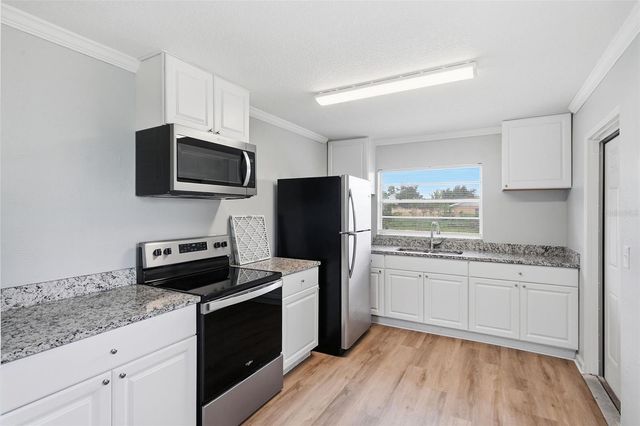 210 E MERRILL AVENUE, Dundee, FL 33838