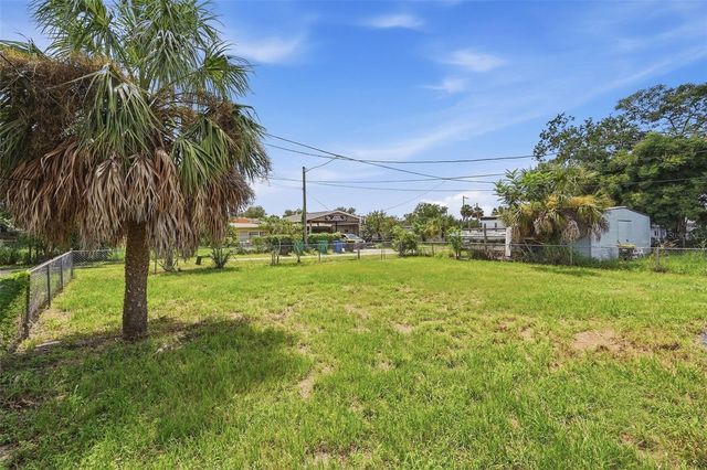 210 E MERRILL AVENUE, Dundee, FL 33838