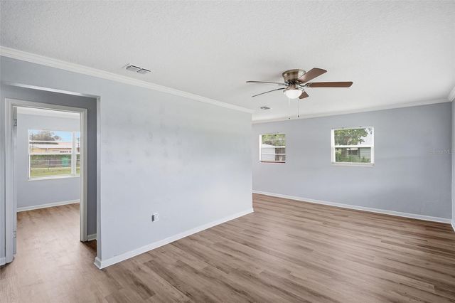 210 E MERRILL AVENUE, Dundee, FL 33838