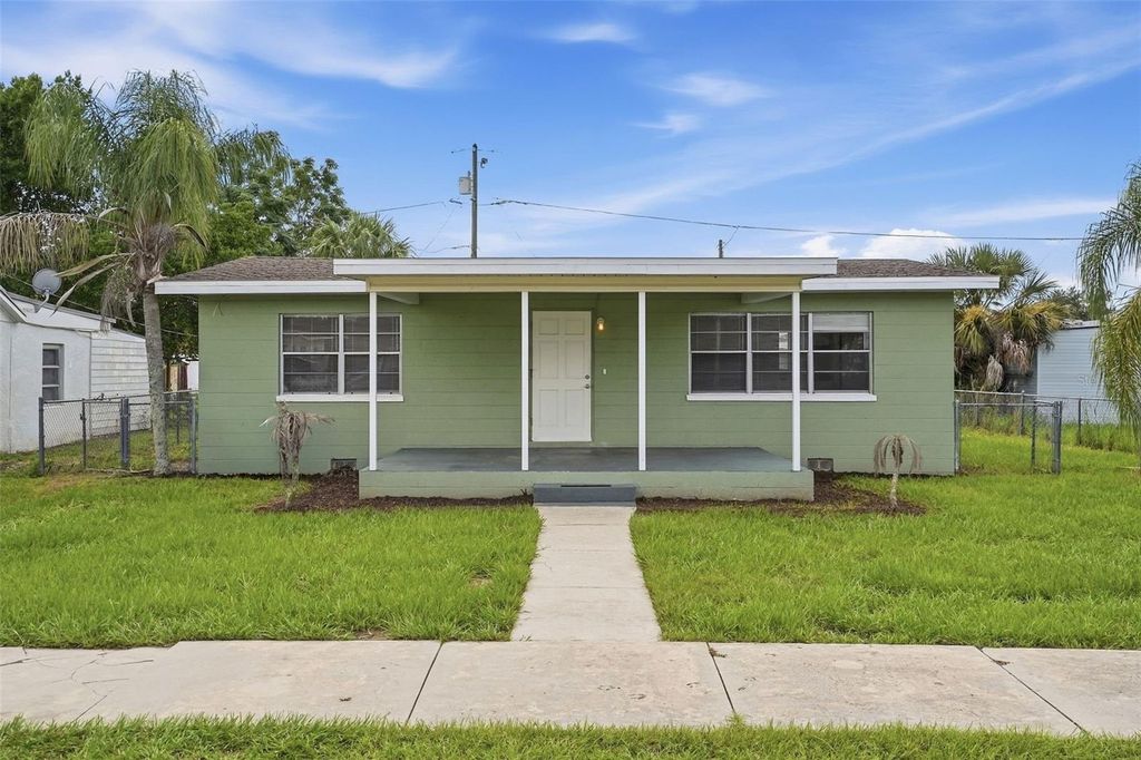 210 E MERRILL AVENUE, Dundee, FL 33838