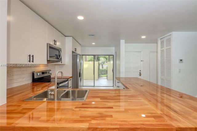 3905 Adra Ave J-46B, Doral, FL 33178