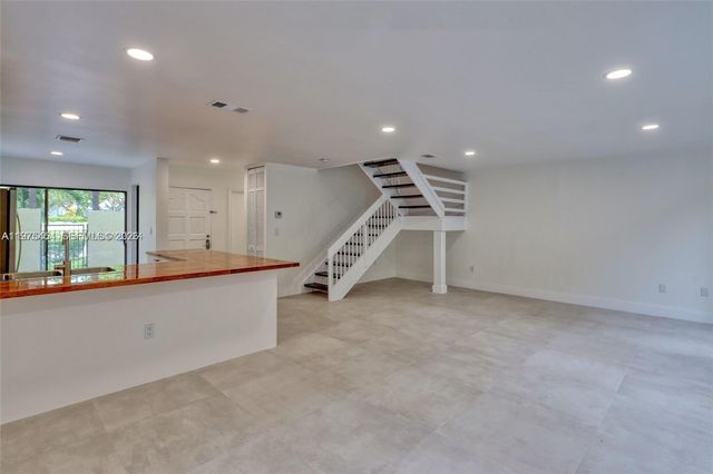 3905 Adra Ave J-46B, Doral, FL 33178