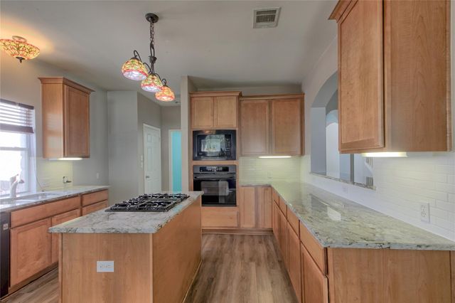 313 Olmos DR, Leander, TX 78641