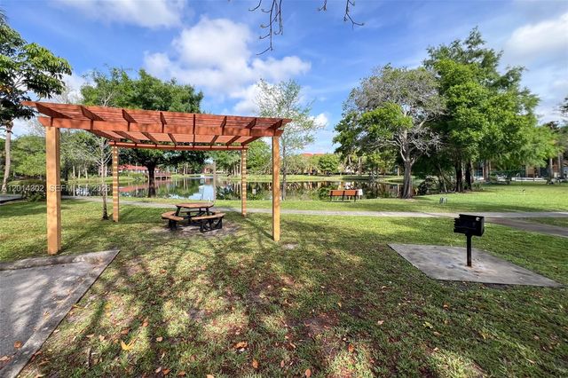 10717 Cleary Blvd 203, Plantation, FL 33324