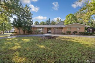 14 Wedgewood Lane, Creve Coeur, MO 63141