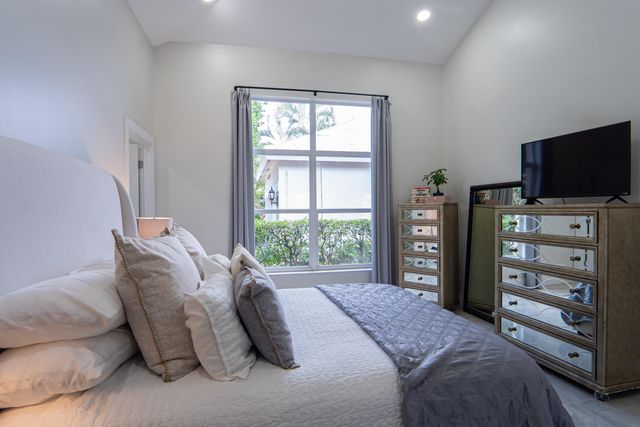 6670 NW 27th Avenue, Boca Raton, FL 33496