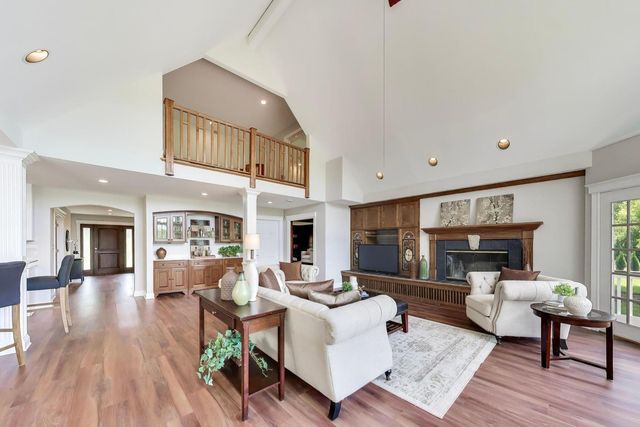 2074 Greenview Road, Northbrook, IL 60062