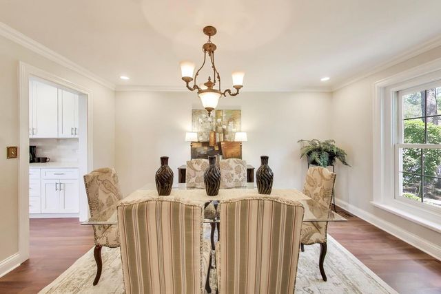 2074 Greenview Road, Northbrook, IL 60062
