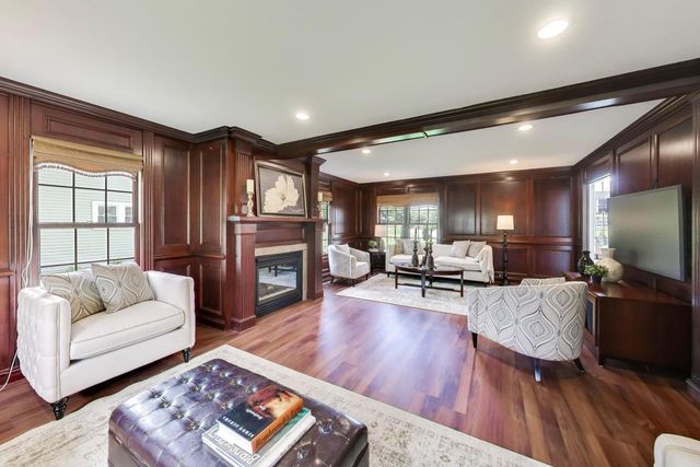 2074 Greenview Road, Northbrook, IL 60062