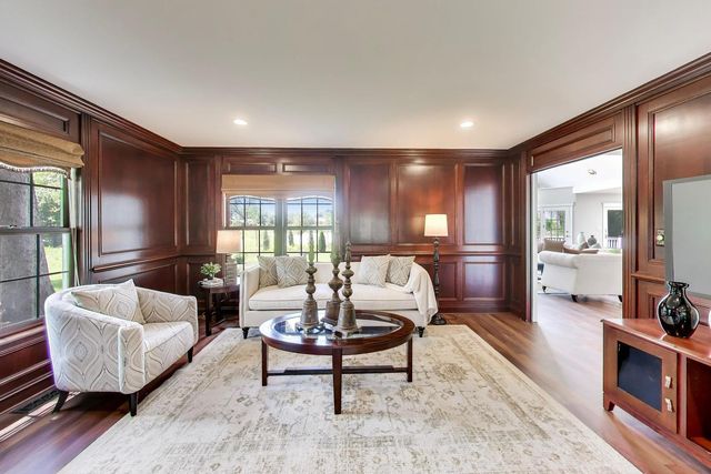 2074 Greenview Road, Northbrook, IL 60062