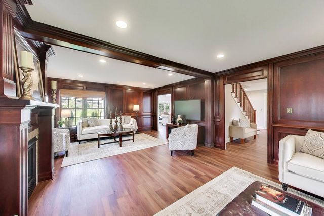 2074 Greenview Road, Northbrook, IL 60062