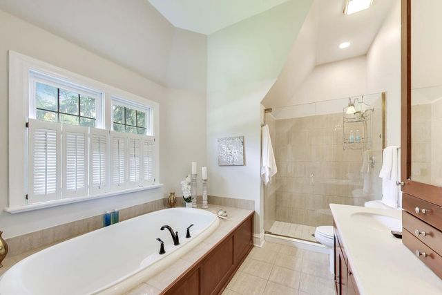 2074 Greenview Road, Northbrook, IL 60062
