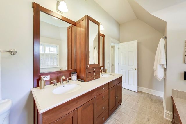 2074 Greenview Road, Northbrook, IL 60062