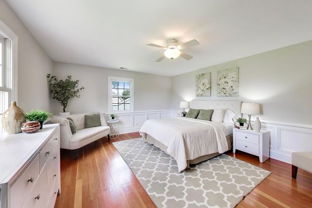 2074 Greenview Road, Northbrook, IL 60062