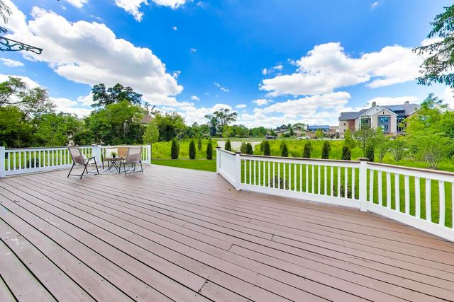 2074 Greenview Road, Northbrook, IL 60062
