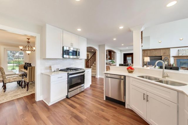 2074 Greenview Road, Northbrook, IL 60062