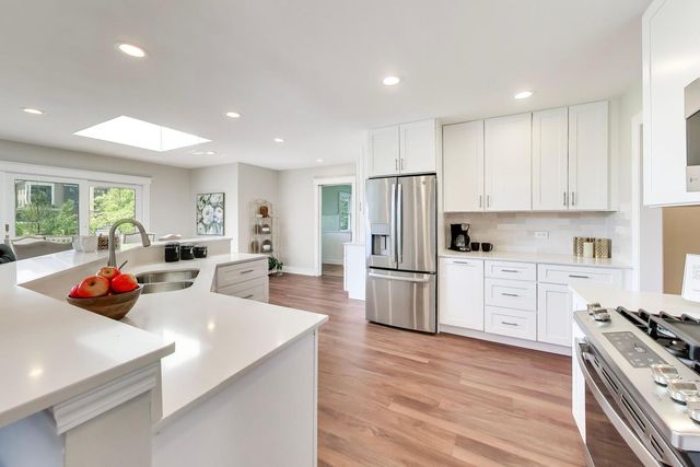 2074 Greenview Road, Northbrook, IL 60062