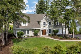 2074 Greenview Road, Northbrook, IL 60062