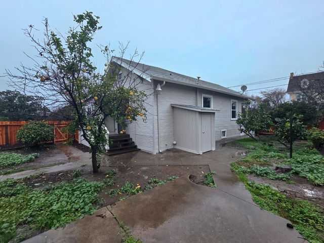 348 W Clay St, Stockton, CA 95206