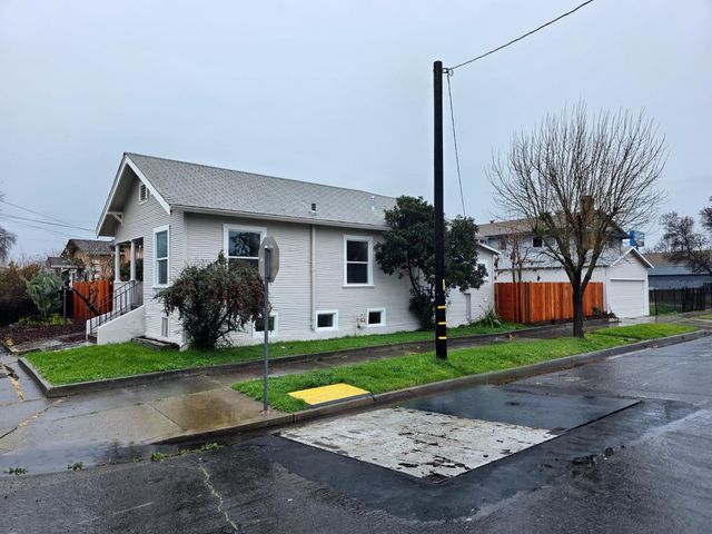 348 W Clay St, Stockton, CA 95206