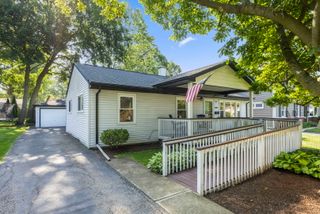 1207 S Sumner Street, Wheaton, IL 60189
