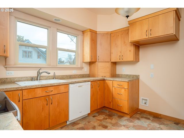 1139 Nw YAMHILL St, Mc Minnville, OR 97128