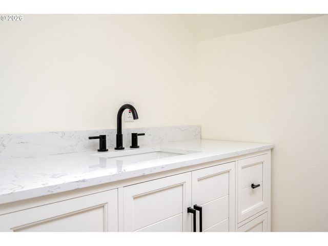 1139 Nw YAMHILL St, Mc Minnville, OR 97128