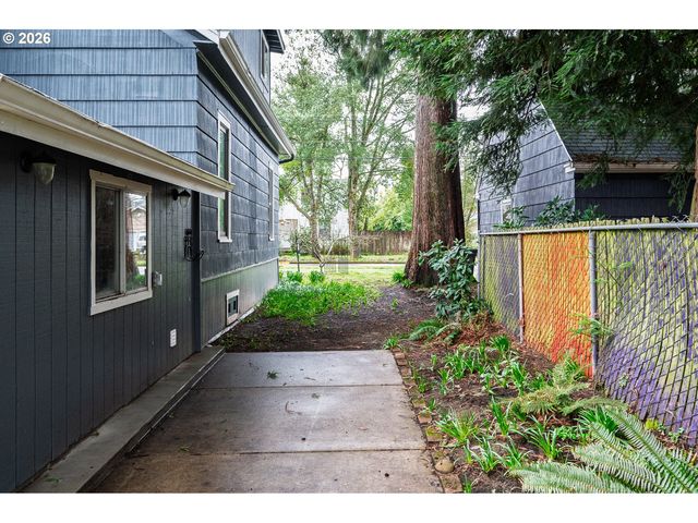 1139 Nw YAMHILL St, Mc Minnville, OR 97128