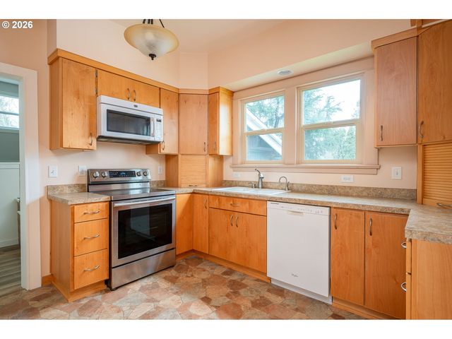 1139 Nw YAMHILL St, Mc Minnville, OR 97128