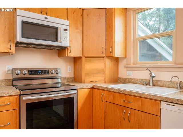 1139 Nw YAMHILL St, Mc Minnville, OR 97128