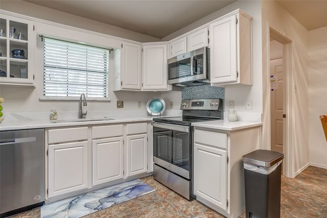 709 Berkley Drive, Cleburne, TX 76033