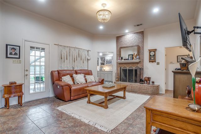 709 Berkley Drive, Cleburne, TX 76033