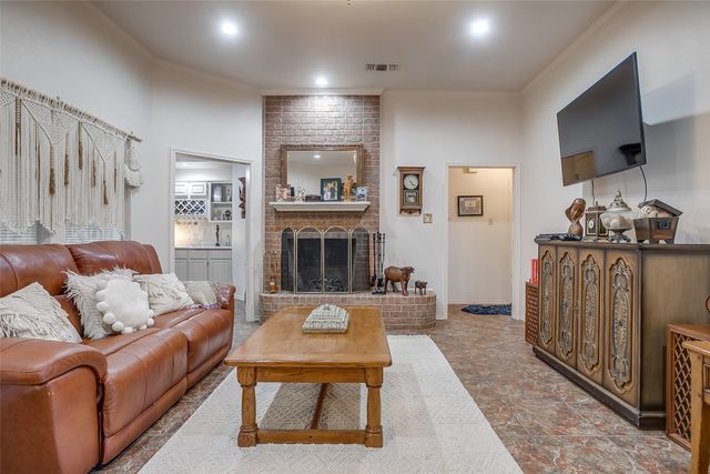 709 Berkley Drive, Cleburne, TX 76033