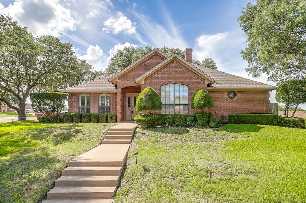 709 Berkley Drive, Cleburne, TX 76033